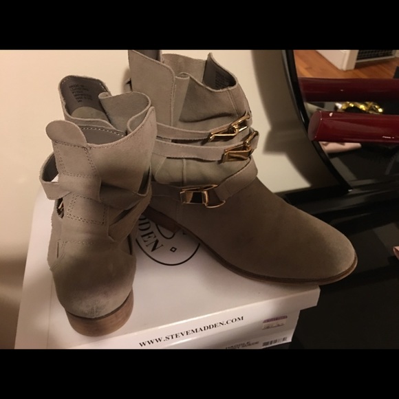 Steve Madden Haggle grey suede size 10 Booties - Picture 6 of 6